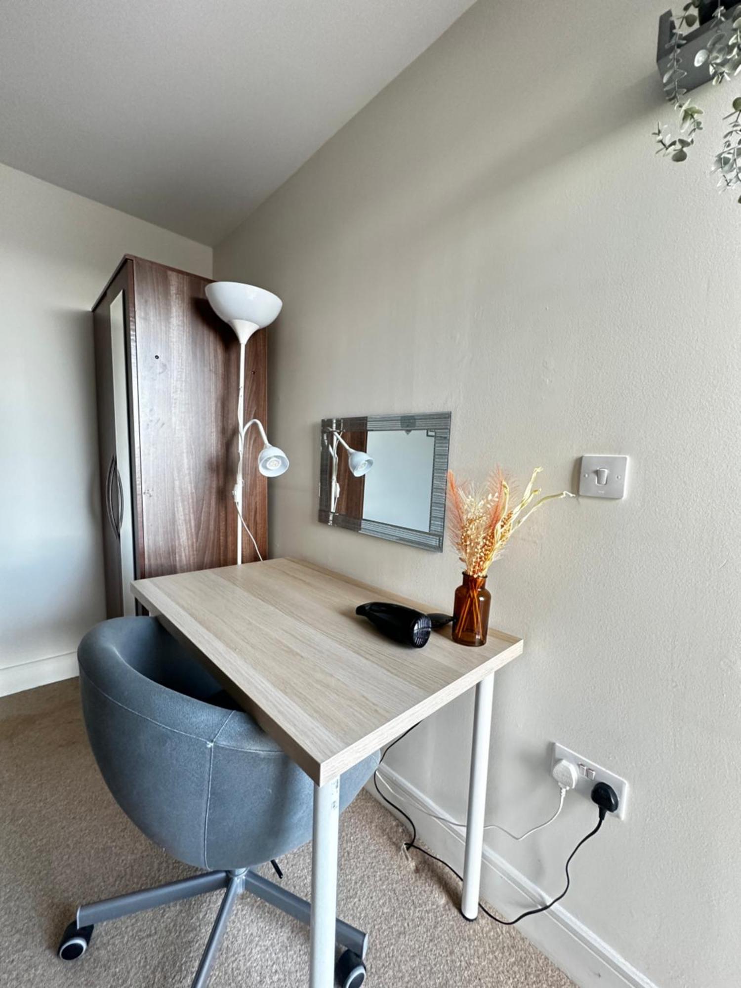Coastline Apt Nearby The Beach Суонзи Екстериор снимка