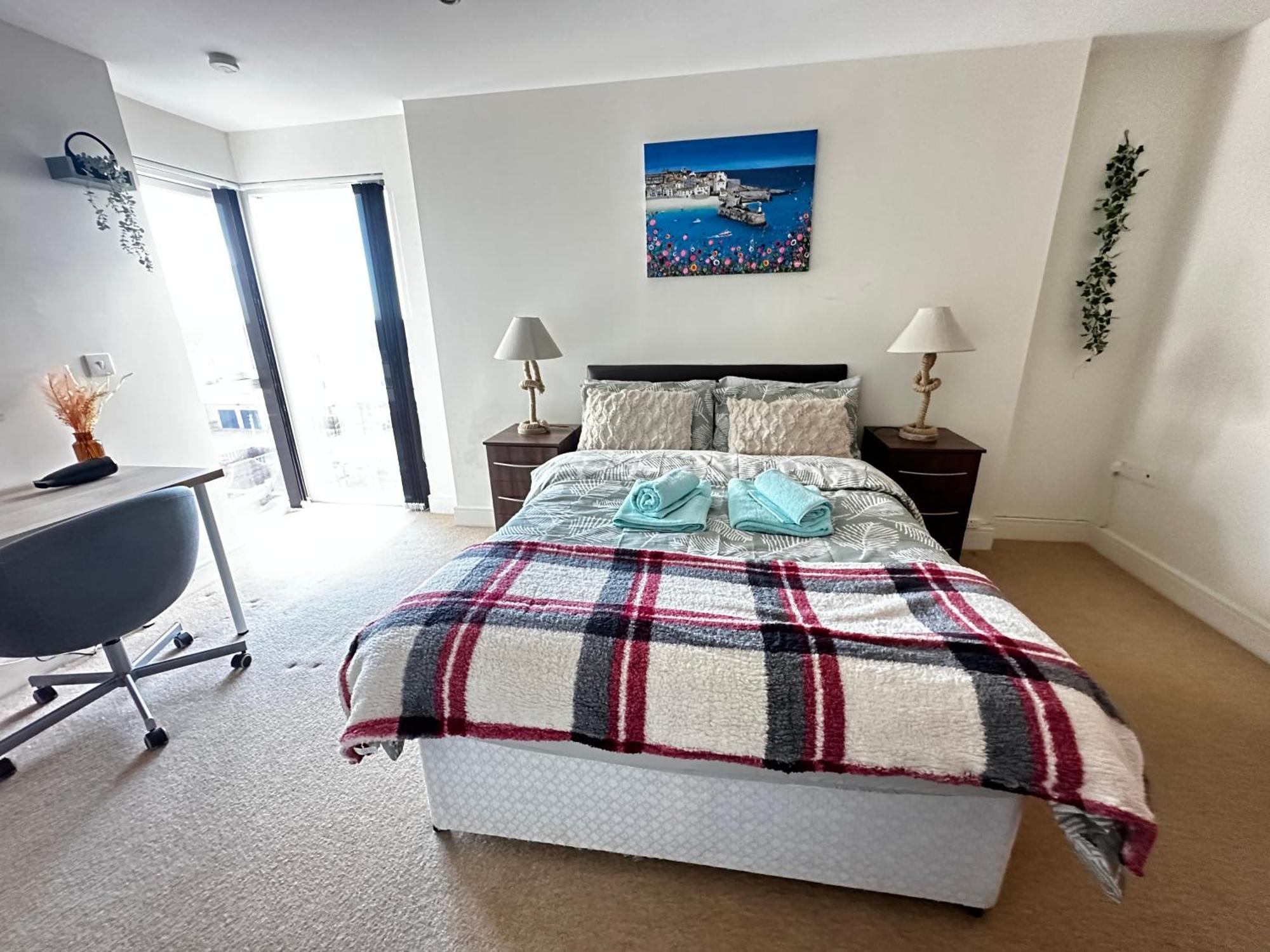 Coastline Apt Nearby The Beach Суонзи Екстериор снимка