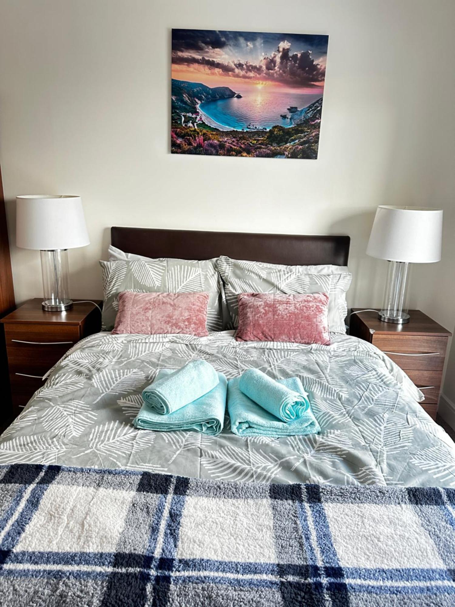 Coastline Apt Nearby The Beach Суонзи Екстериор снимка